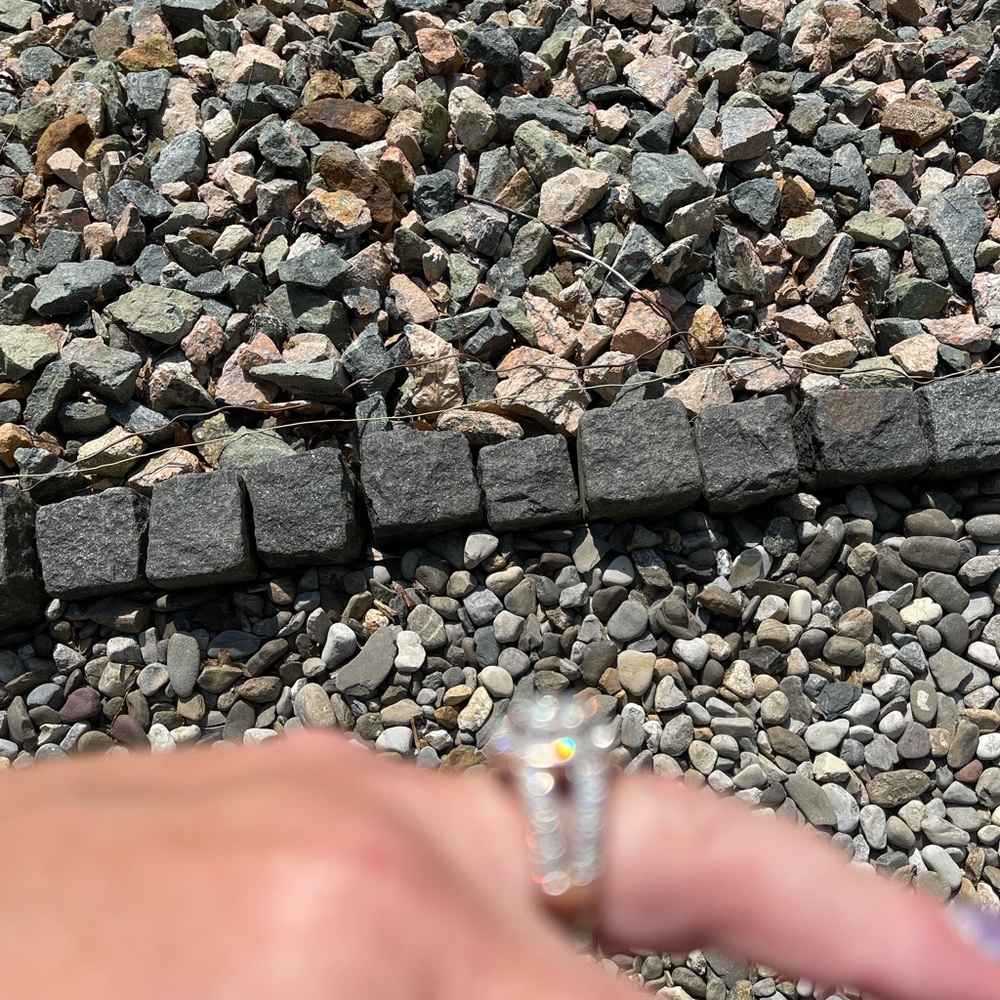 2 karat elegant ladies engagement ring - Picture 4 of 9